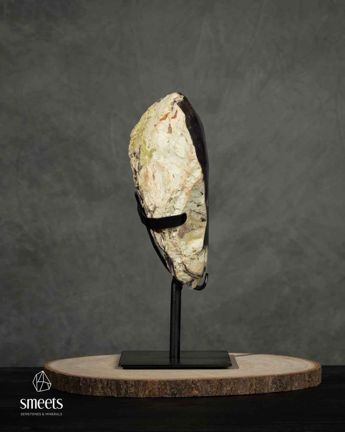 Geodo de Ágata Grande Escura com Interior Drusy em Suporte