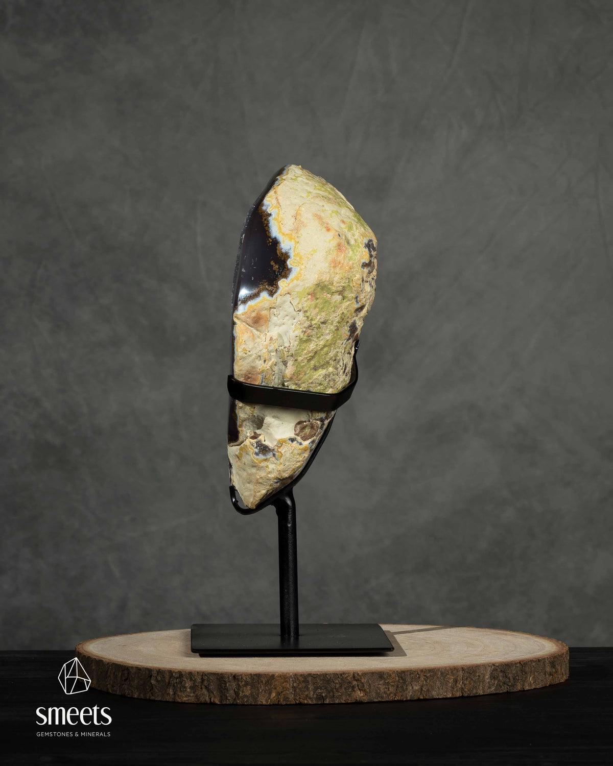 Geodo de Ágata Grande Escura com Interior Drusy em Suporte