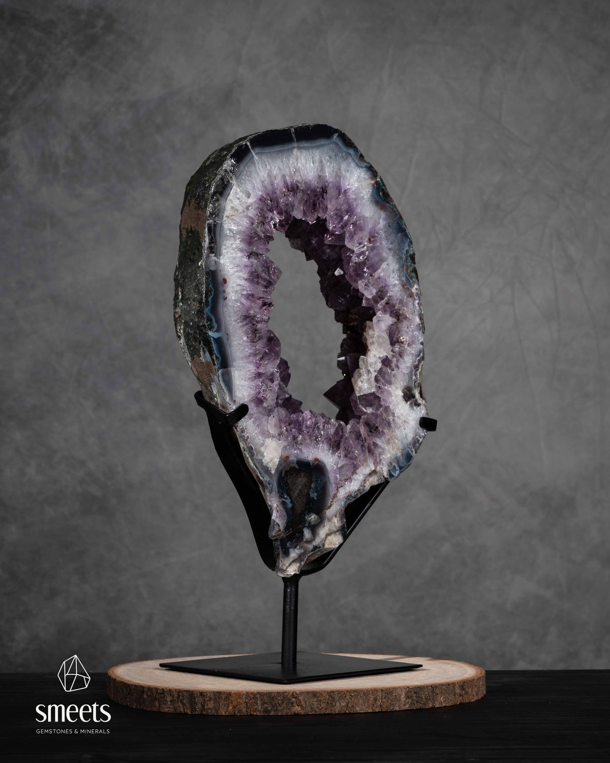 Brazilian Amethyst Portal with Agate Rim