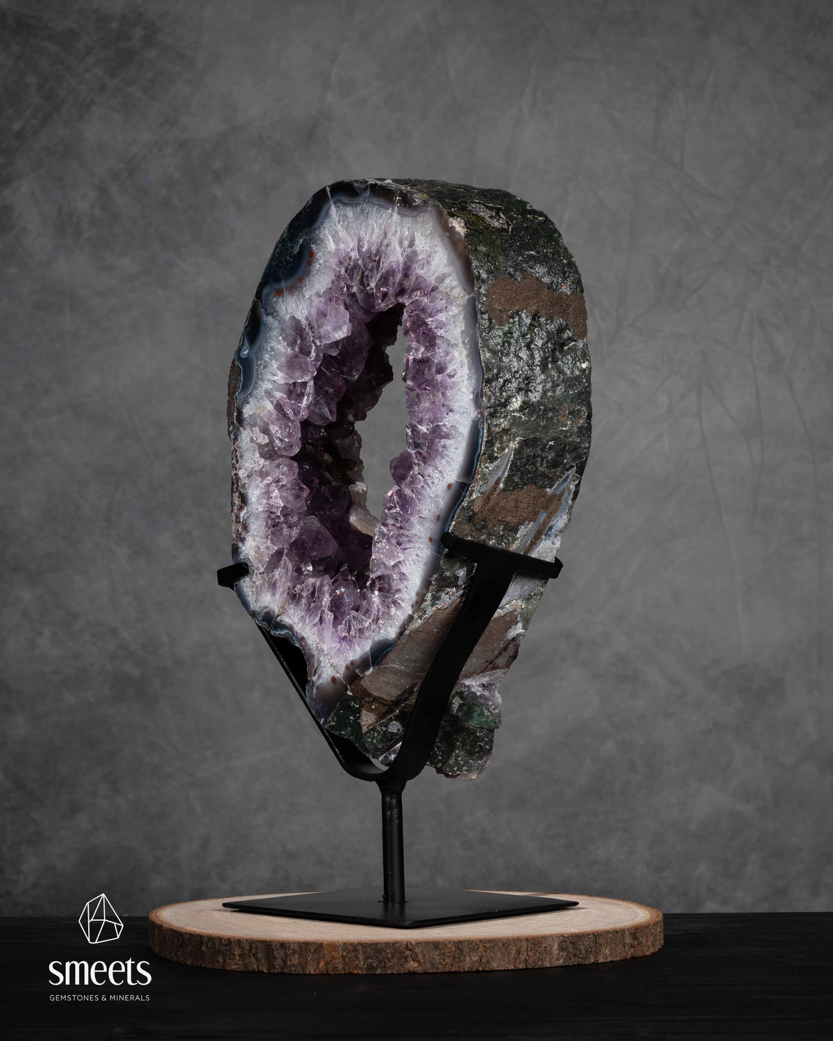 Brazilian Amethyst Portal with Agate Rim